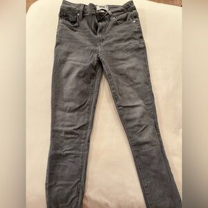 Grey skinny jeans #skinnyjeans